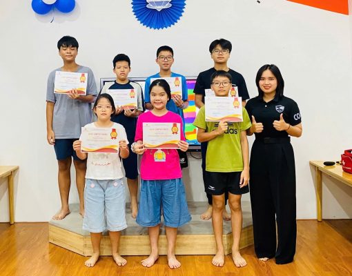 Học sinh tốt nghiệp Khóa Áo Giáp Vàng