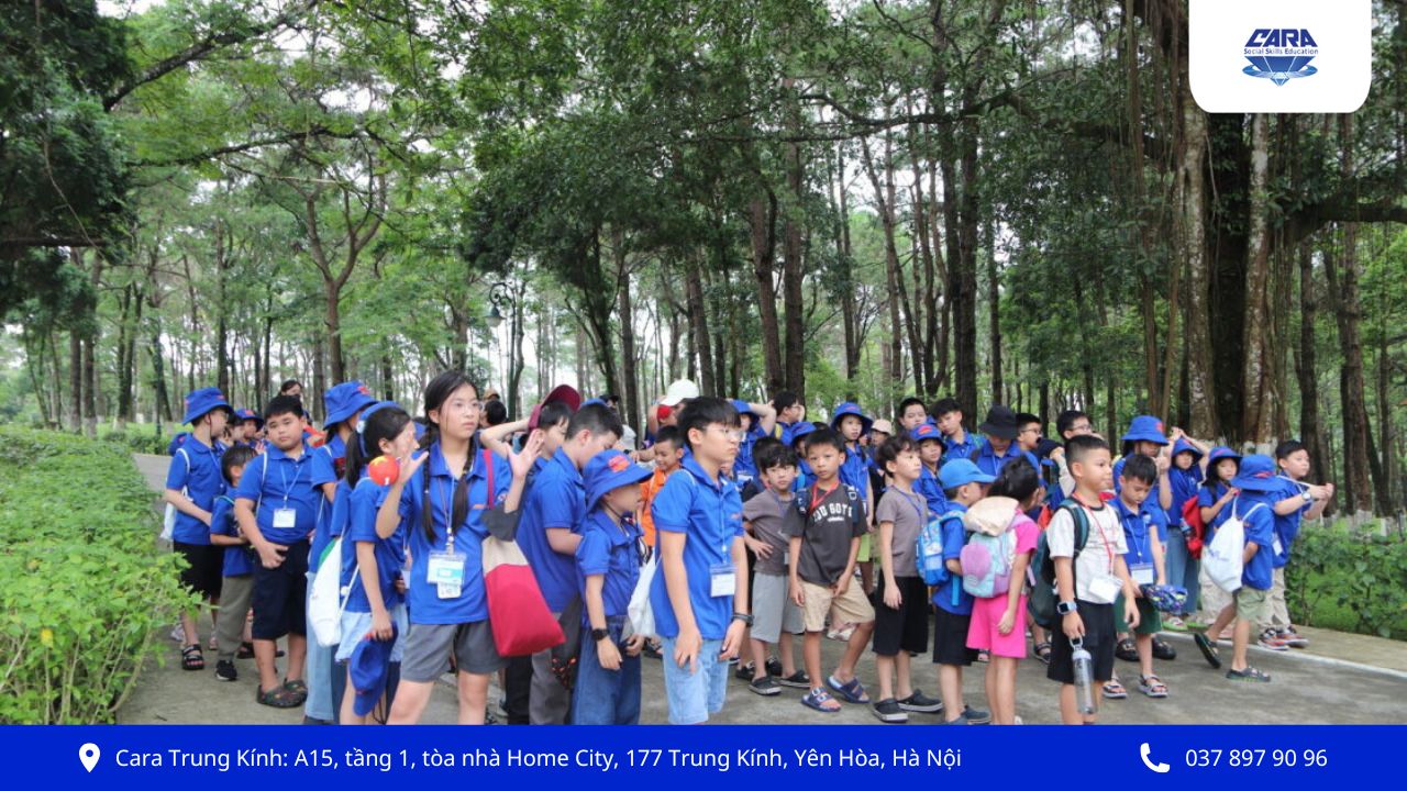 Trẻ bám bố mẹ nên học trại hè nào