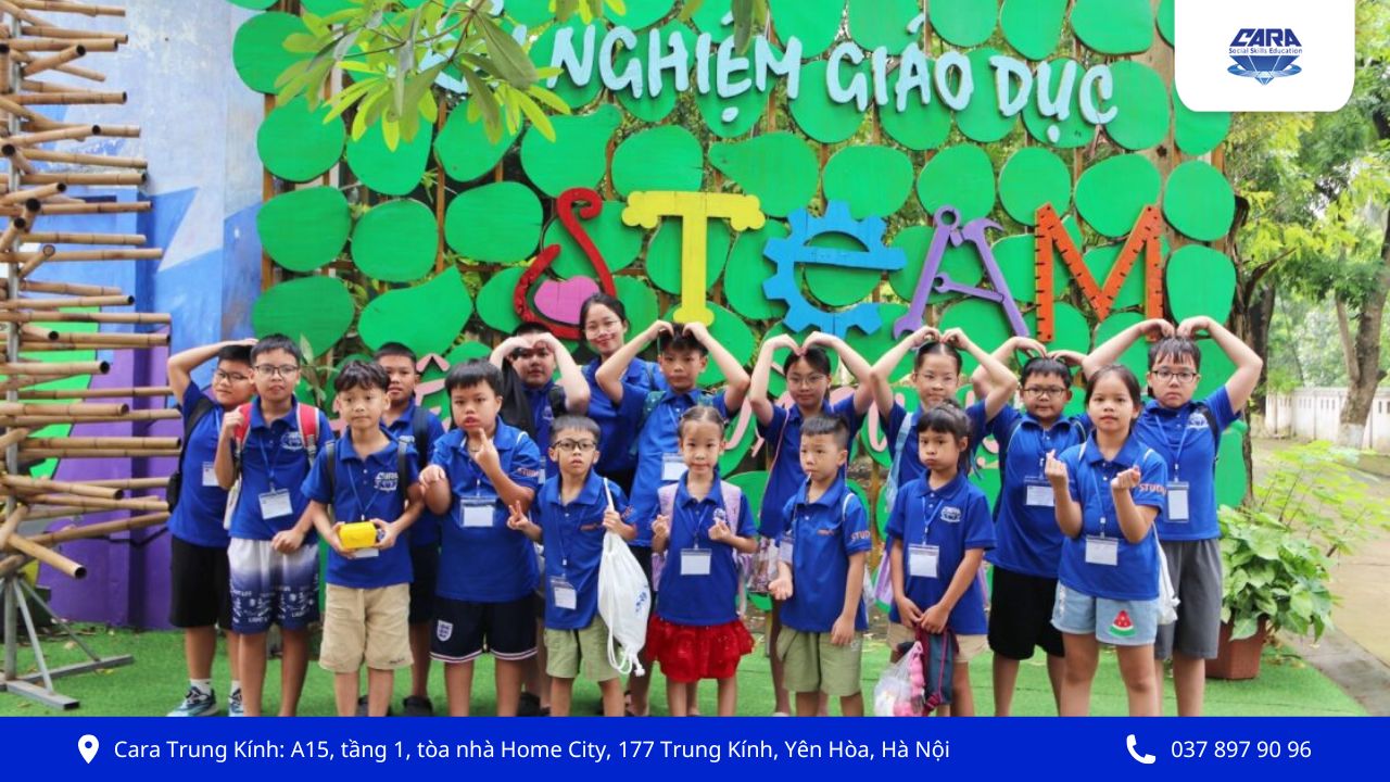 Trẻ bám bố mẹ nên học trại hè nào